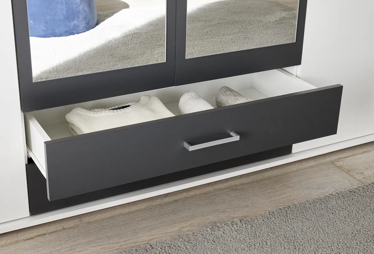 AVANTI TRENDSTORE Hanu - Armadio in legno laminato a 2 ante a battente in legno, 2 ante con specchio e 2 cassetti. Disponibile nel colore bianco/grafite. Dimensioni LxAxP 160x196x54 cm
