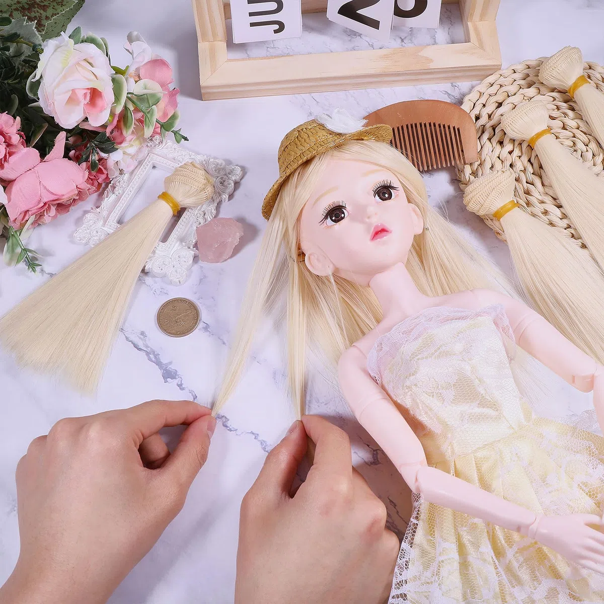 GLOBLELAND 6 pezzo di Parrucca per Bambola Giallo Chiaro Capelli Lisci Da 15cm Parrucche per Bambole Capelli Sintetici Spessi Flessibili e Morbidi Alla Moda e Accessori per La Creazione di Bambole
