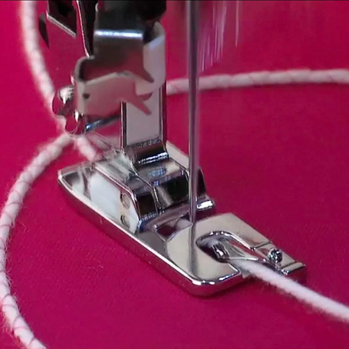 Singer Narrow Rolled Hem Snap-On Presser Foot for Low-Shank Sewing Machines by Sewing Company