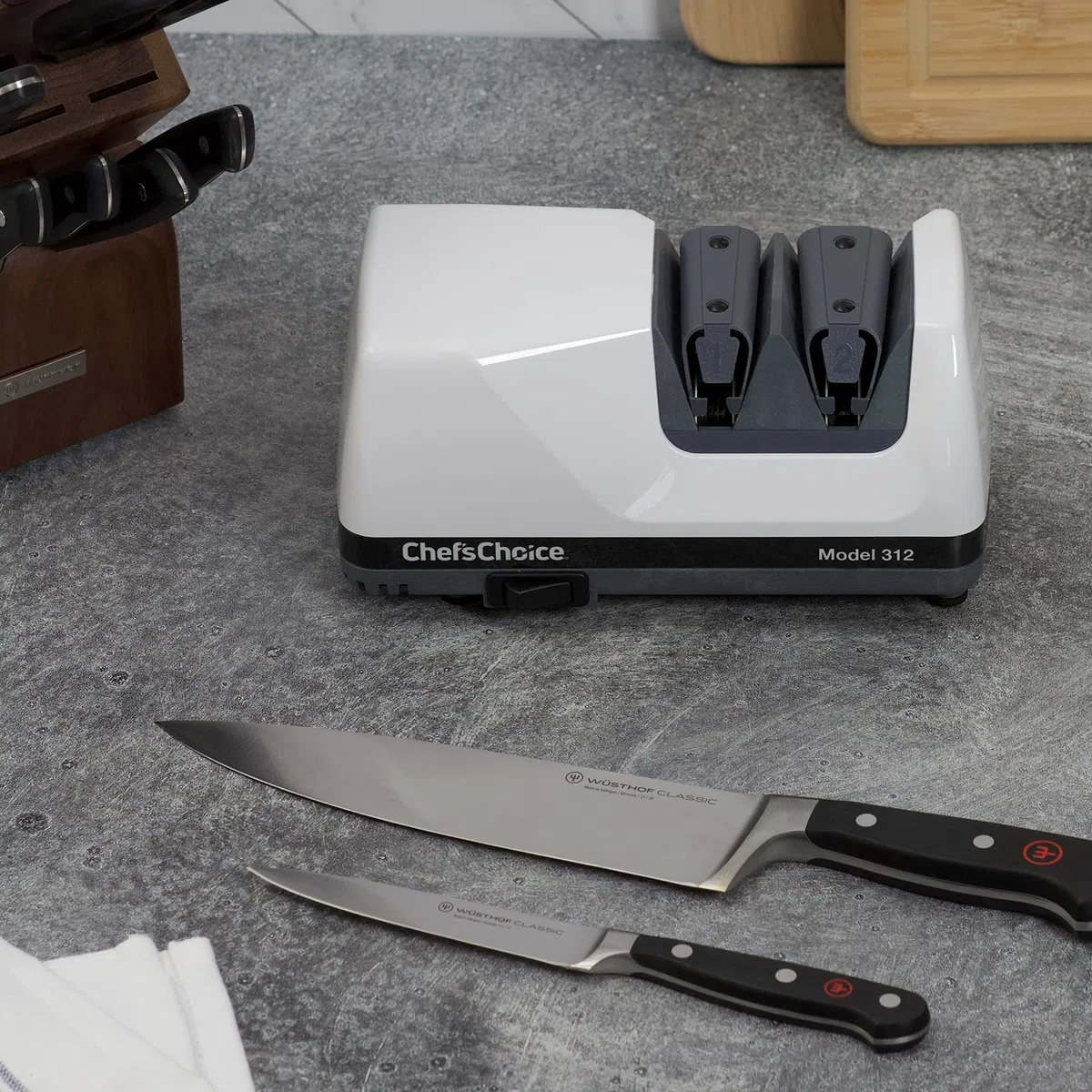 Chef’sChoice 312 UltraHone - Affilacoltelli elettrico per coltelli dritti e seghettati, con controllo dell'angolo di precisione, 2 fasi, colore: Bianco