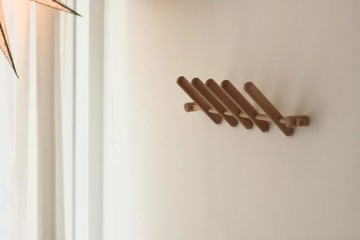 Danza Appendiabiti Muro Faggio 5 Ganci Pieghevoli Portacappotti 50cm | Ideale per ingresso camera e soggiorno per appendere giacche cappelli borse sciarpe e zaini