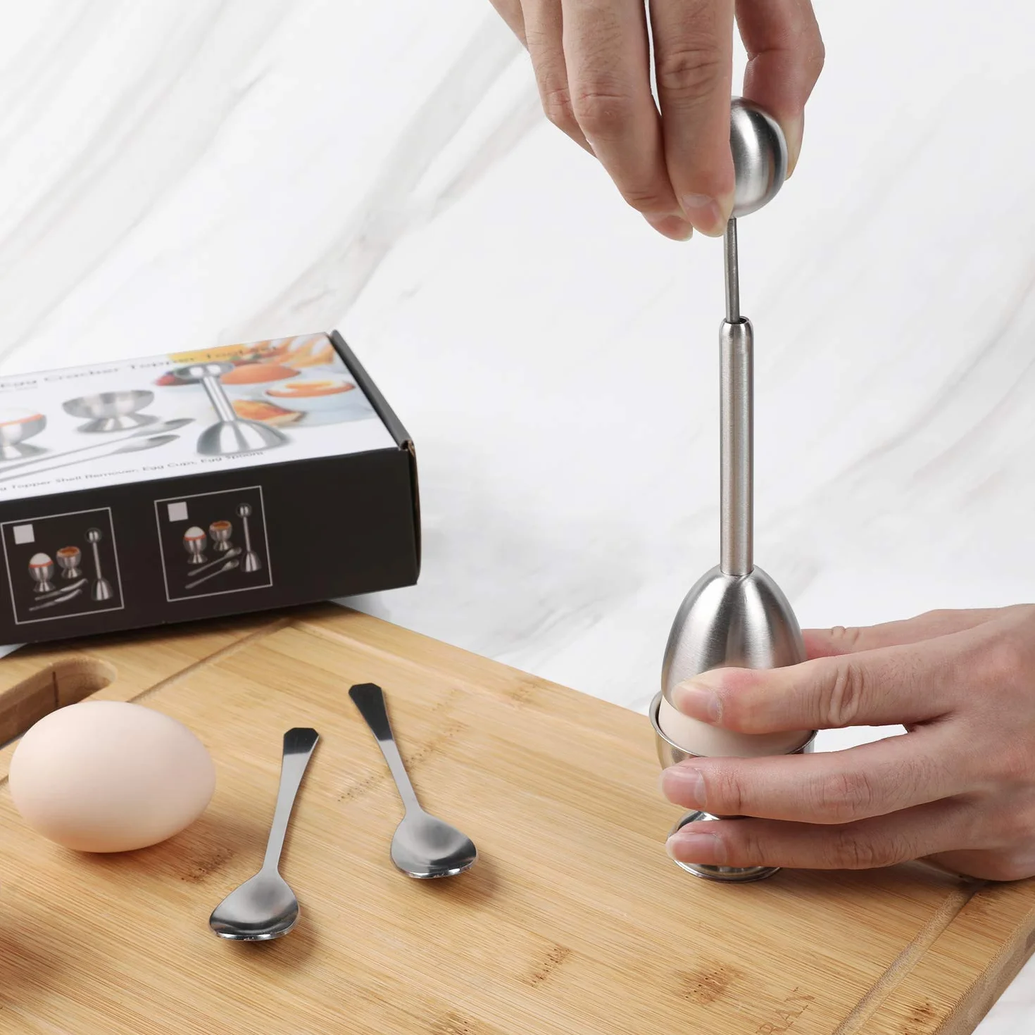 Rompiuova set- duro & morbido uova sode separatore strumento di rimozione, Egg cutter, guscio d' uovo, uovo cracker- include cucchiai e tazze – Shell Remover & cutter Egg Topper Set