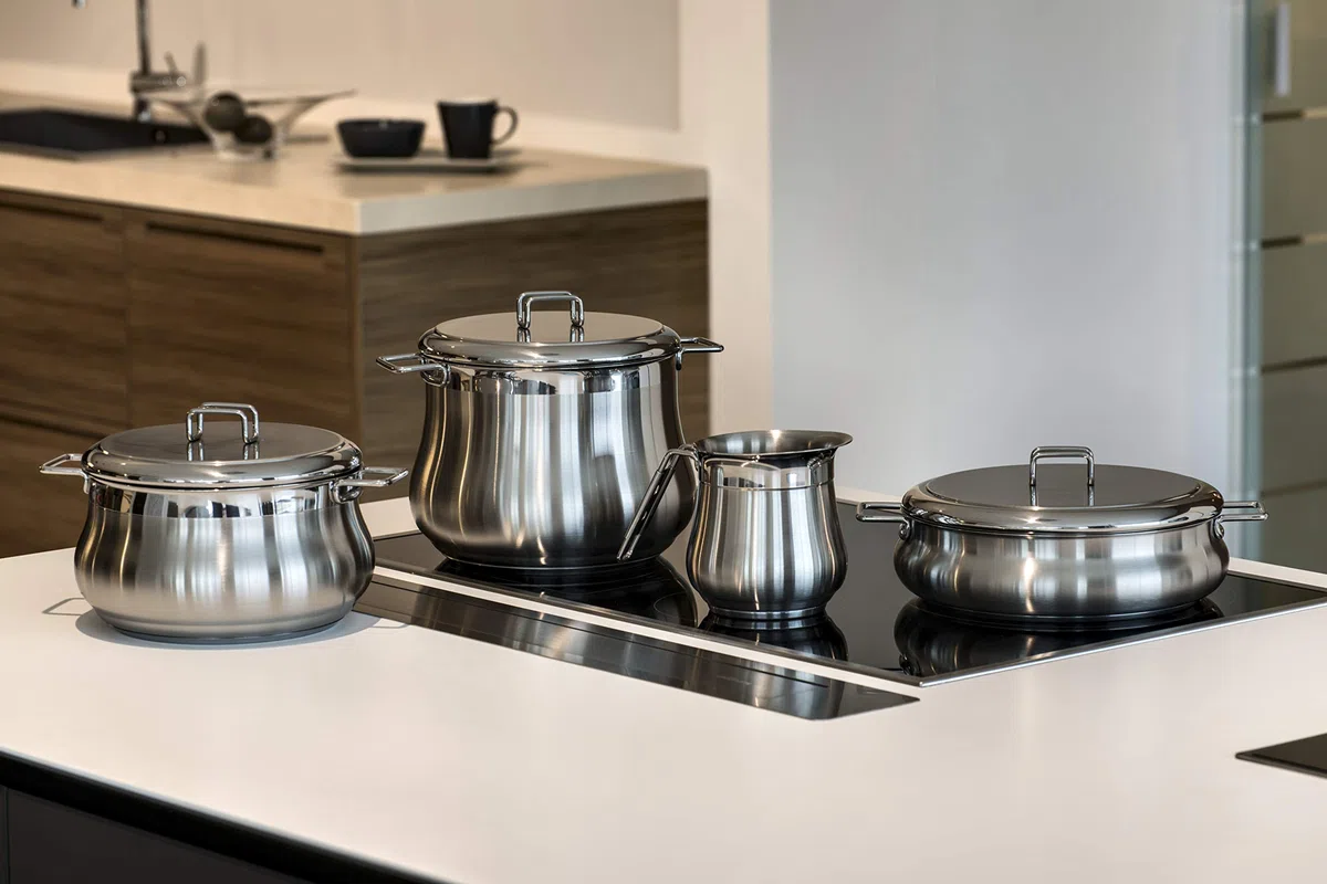 Tummy Batteria 10 pezzi, Made in Italy. Acciaio Inox 18/10, Induzione+Gas.Triplo fondo. PFAS free.