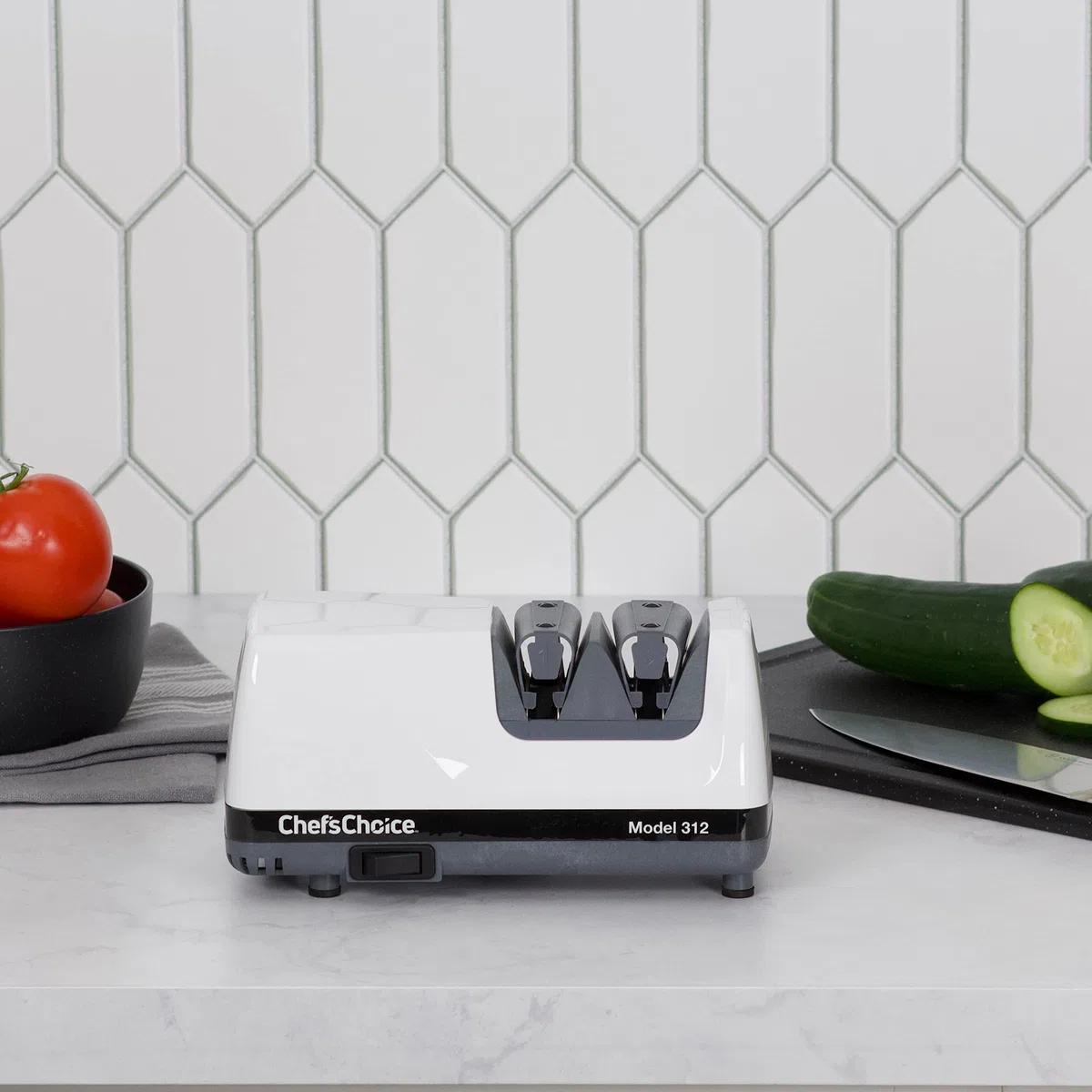 Chef’sChoice 312 UltraHone - Affilacoltelli elettrico per coltelli dritti e seghettati, con controllo dell'angolo di precisione, 2 fasi, colore: Bianco
